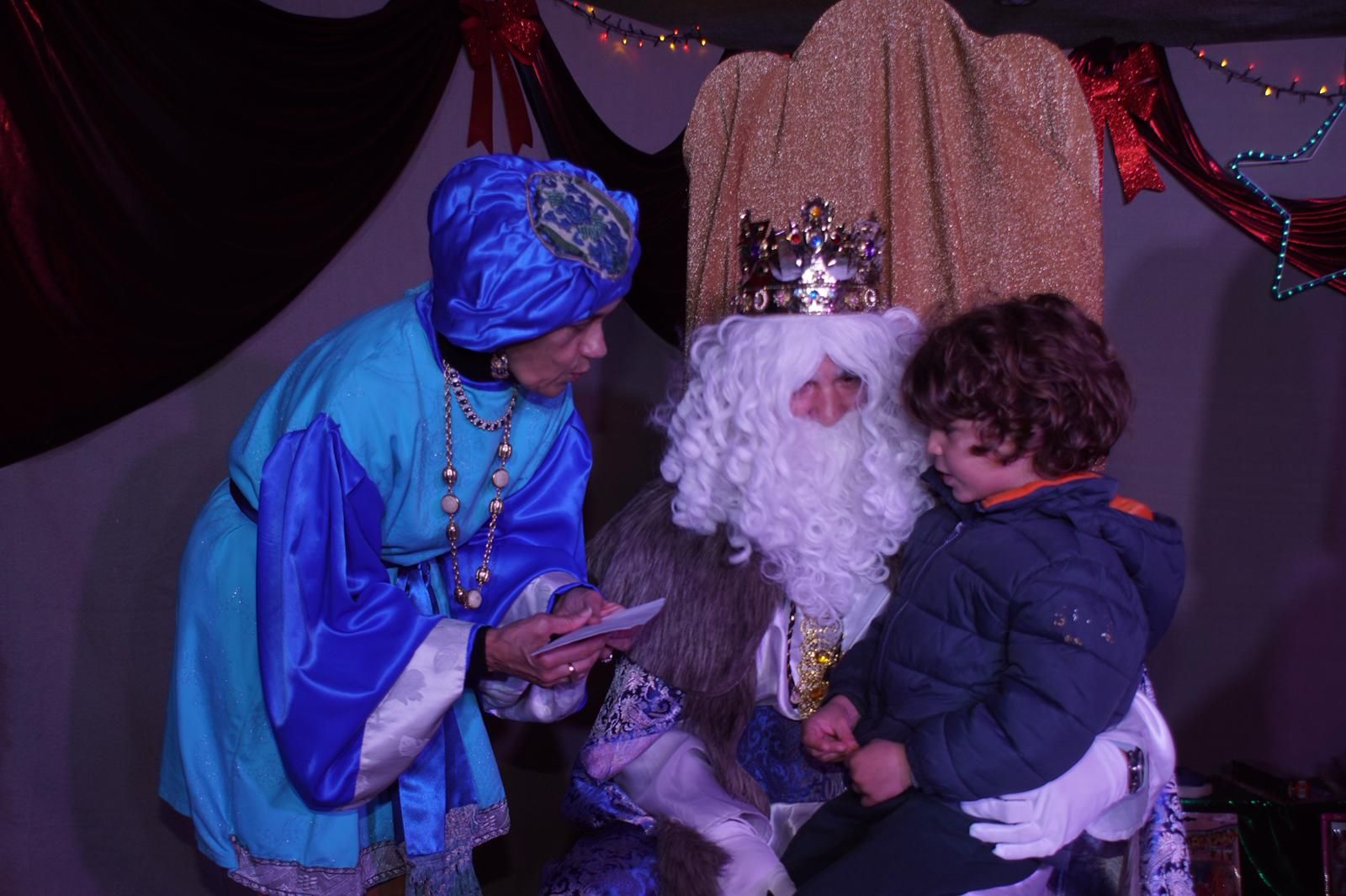 Los Reyes Magos reciben las cartas de los niños de El Encinar