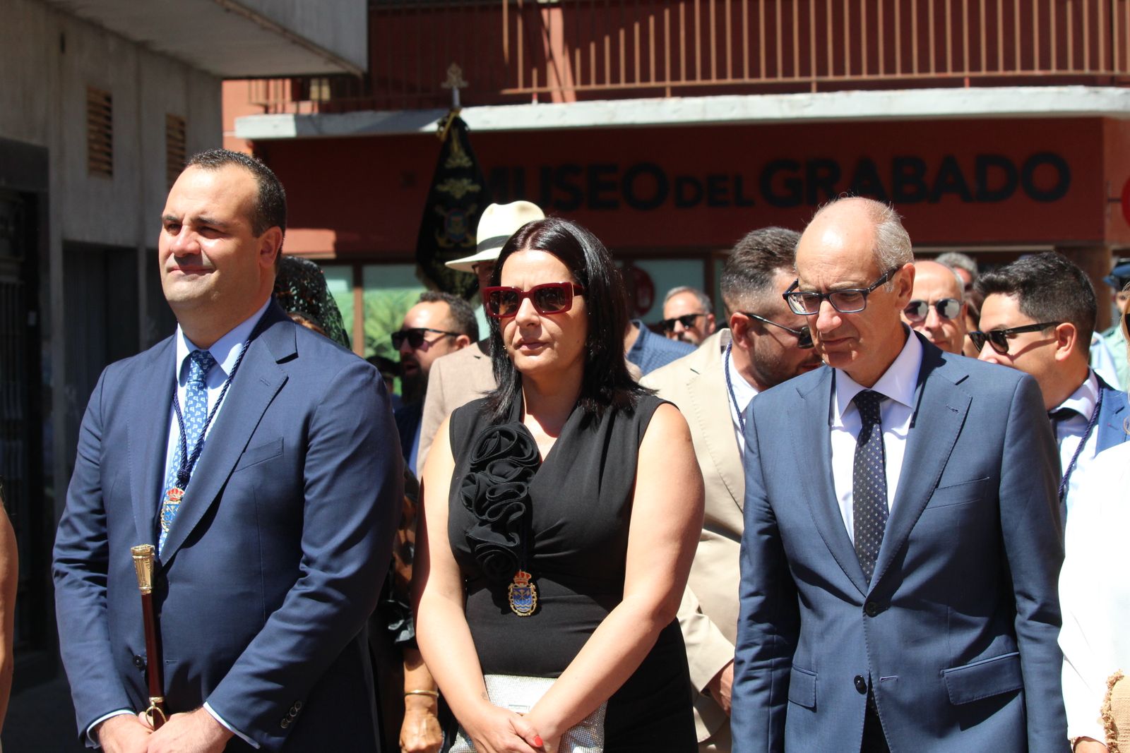 Misa solemne en honor a Santa Marta y a continuación procesión y vino español en el paseo fluvial.