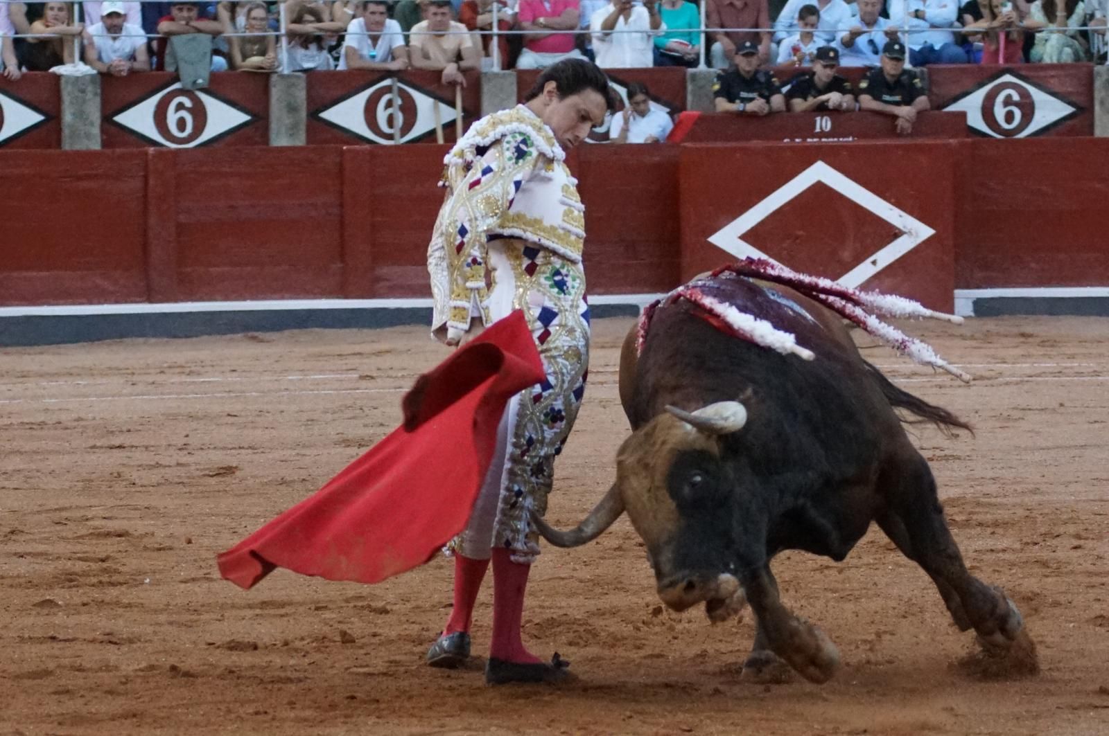Emilio de Justo, Juan Ortega y Roca Rey inauguran el cartel de figuras en la feria de Salamanca: la corrida de Garcigrande en imágenes