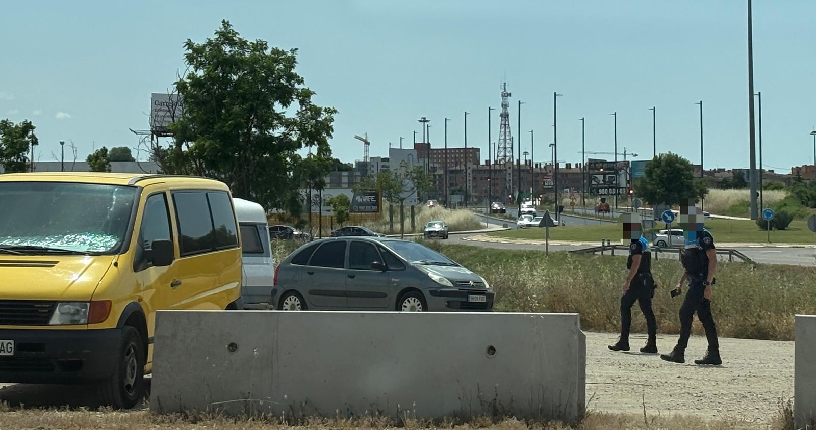 La Policía Municipal en la zona investiga si se trata de un aparcamiento ilegal La Policía Municipal en la zona investiga si se trata de un aparcamiento ilegal