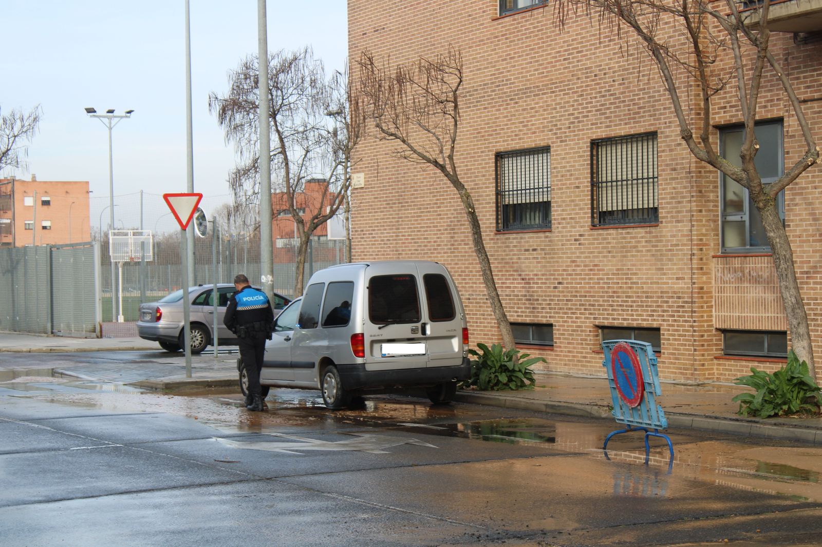 reventon-de-agua-en-el-paseo-cesar-real-de-la-riva-fotos-s24h-7