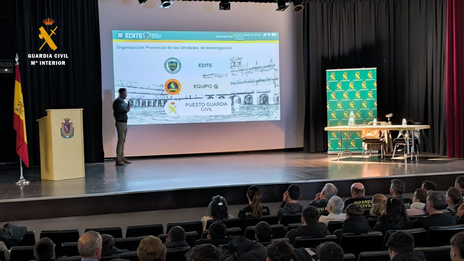 La Guardia Civil, el Ayuntamiento y los empresarios se unen para fortalecer la seguridad digital en la comarca de Vitigudino La Guardia Civil, el Ayuntamiento y los empresarios se unen para fortalecer la seguridad digital en la comarca de Vitigudino