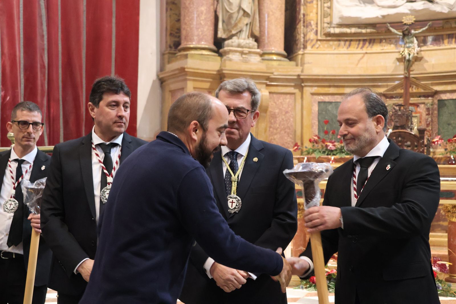 entrada-de-nuevos-hermanos-de-la-cofradia-del-silencio-16