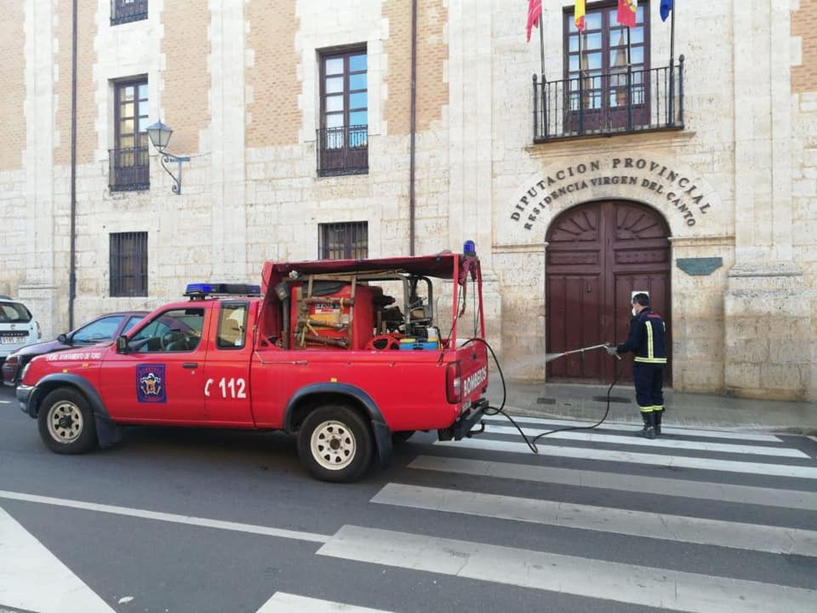 Bomberos toro desinfección
