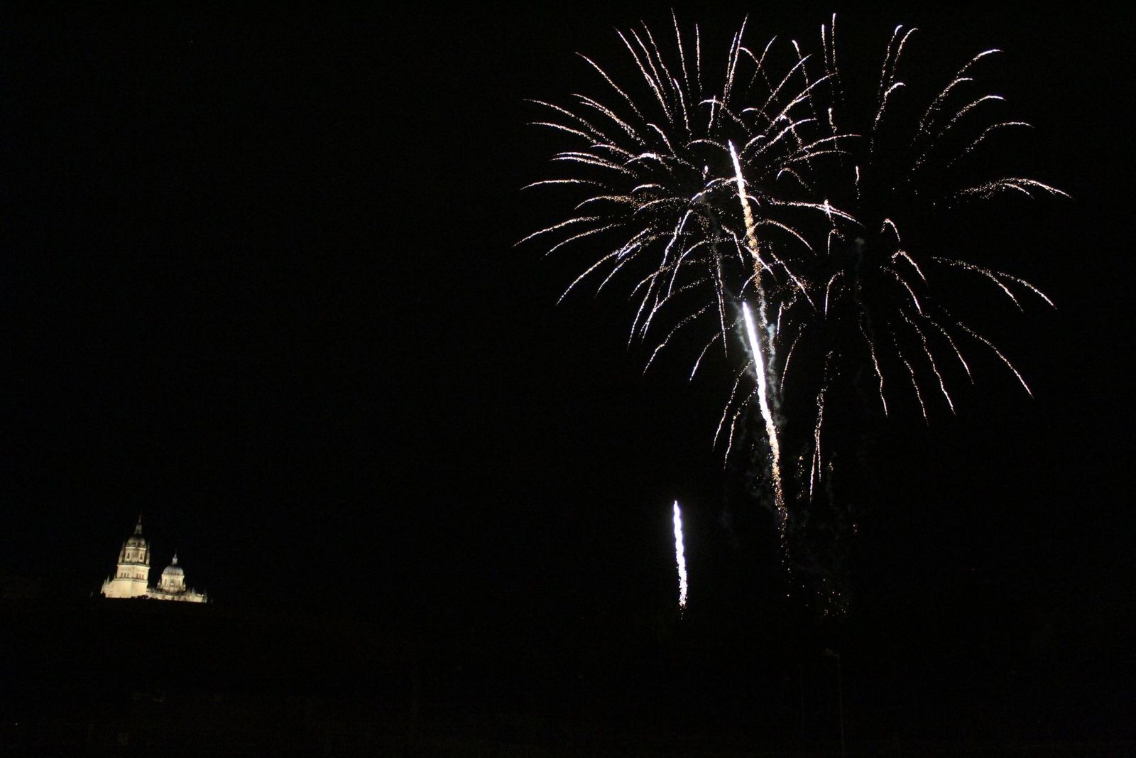 Fuegos artificiales por San Juan de Sahagún