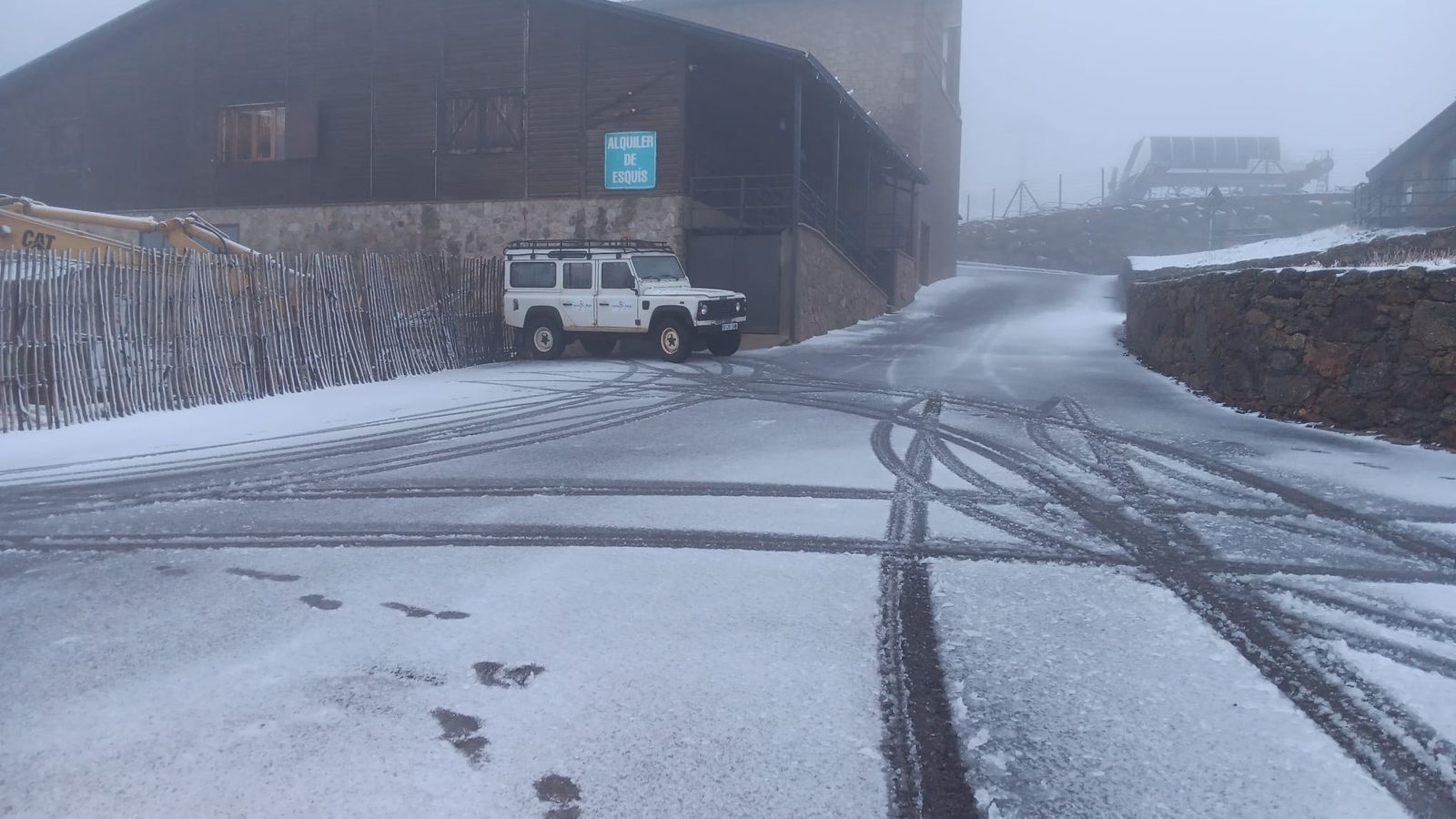 Las primeras nieves se dejan ver en La Covatilla