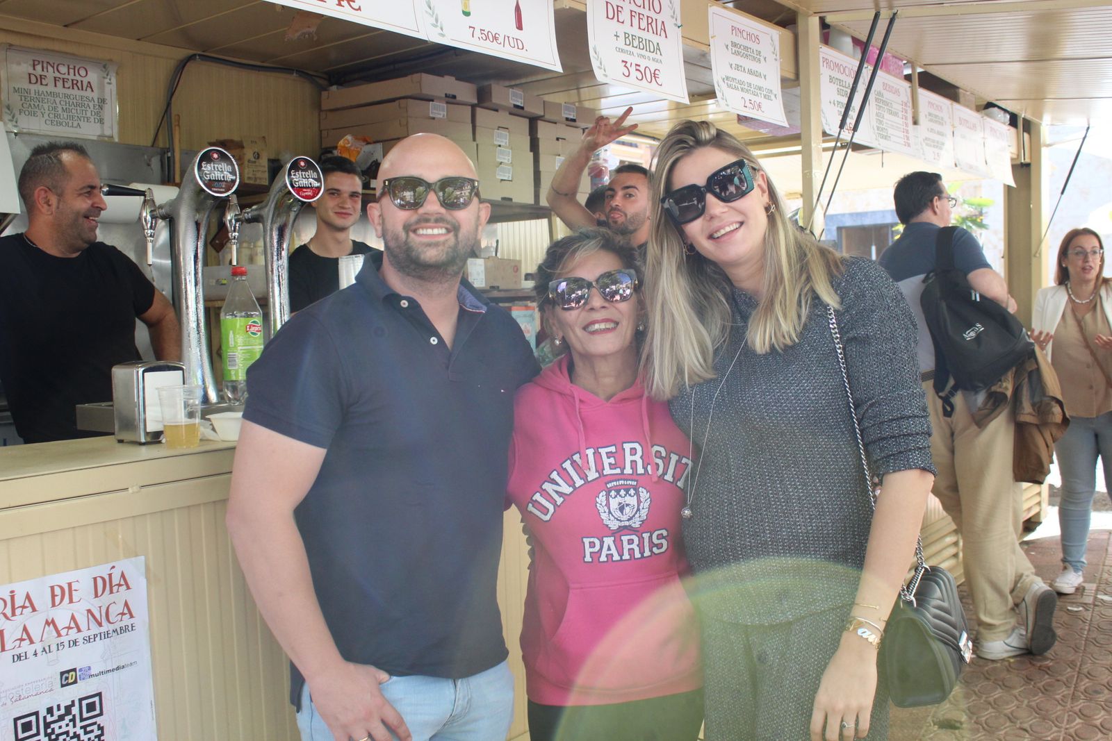 Ambiente en la Feria de Día en el mediodía de este martes