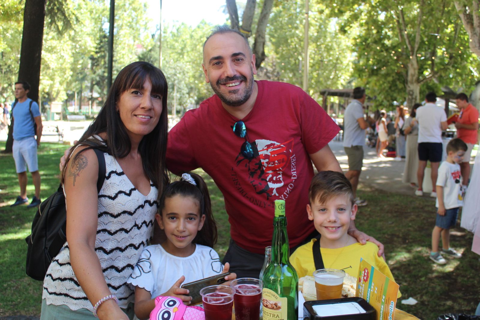 Ambiente en la Feria de Día en el mediodía de este sábado