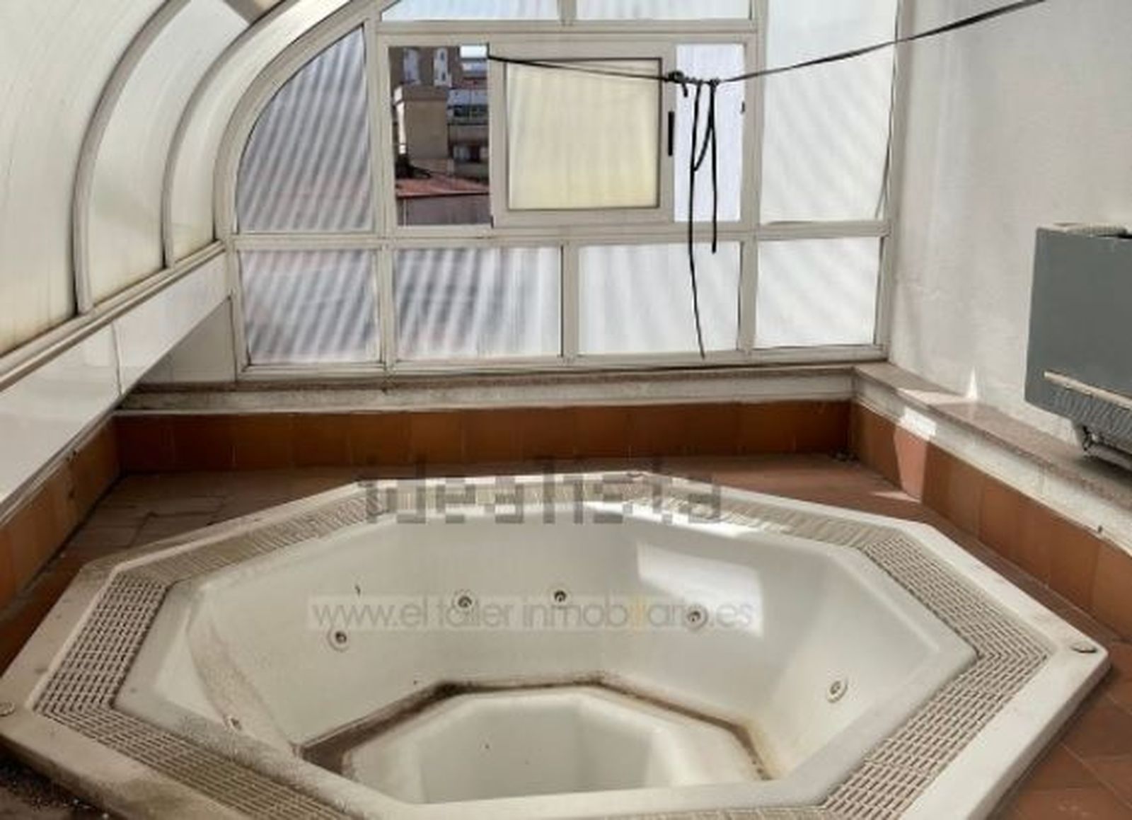 Jacuzzi en dúplex María Auxiliadora. Foto Idealista.