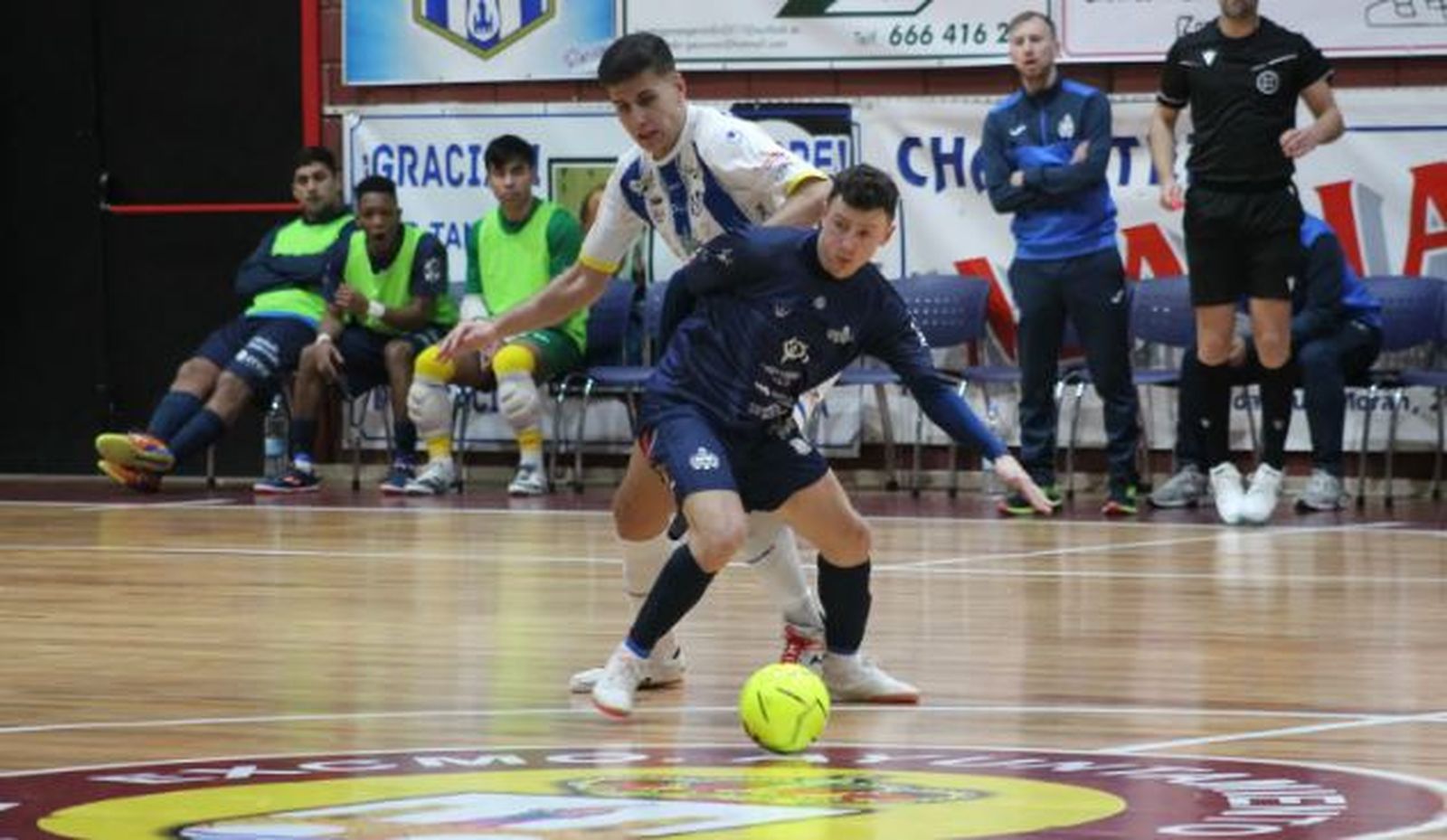 Isi en un partido con el Atlético Benavente.