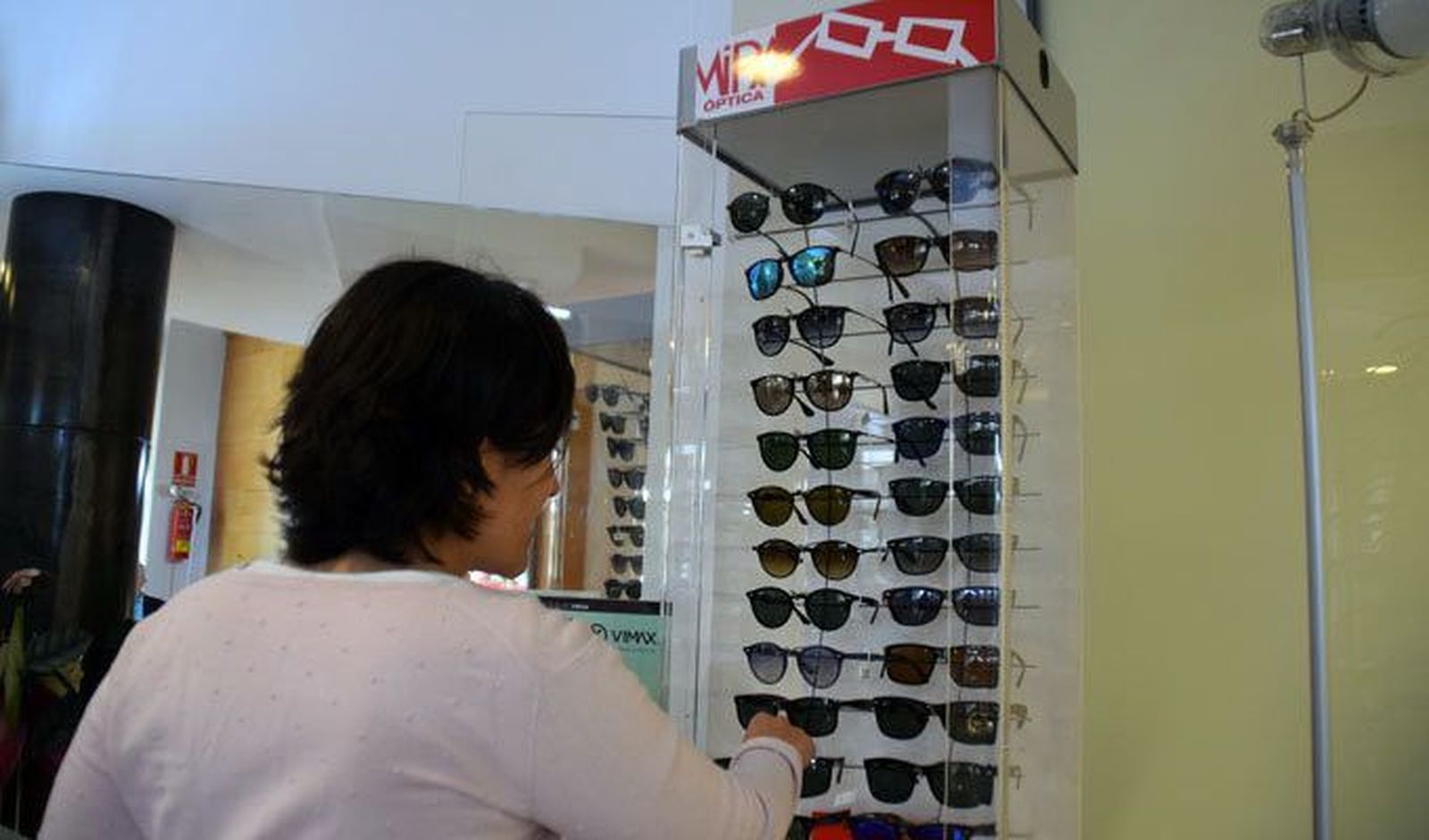 Ópticos-optometristas de Zamora insisten en la importancia de conocer los filtros de las gafas de sol