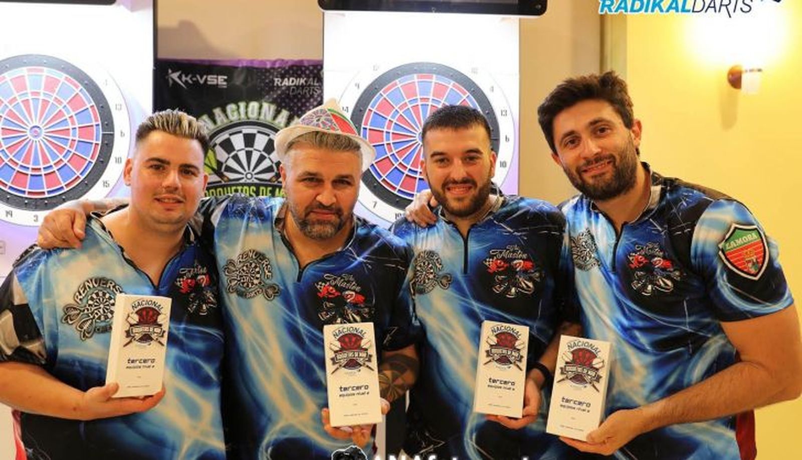 Óscar Cárceles, junto a sus compañeros