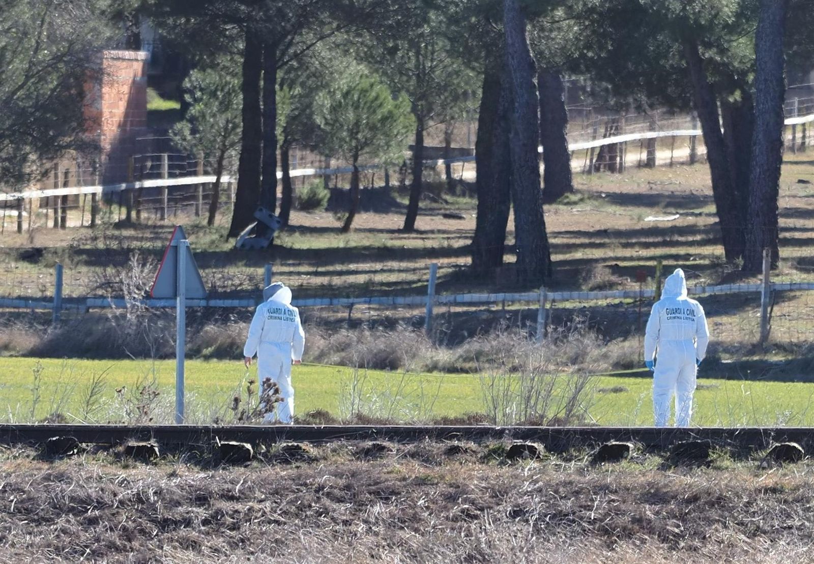 Agentes de la Guardia Civil en el lugar donde se ha encontrado el cadáver de Esther López de la Rosa. - CLAUDIA ALBA | EUROPA PRESS