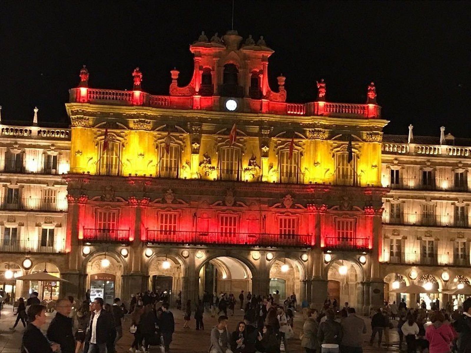 La Plaza Mayor se iluminará con los colores de la bandera de España en apoyo a la unidad y la democracia
