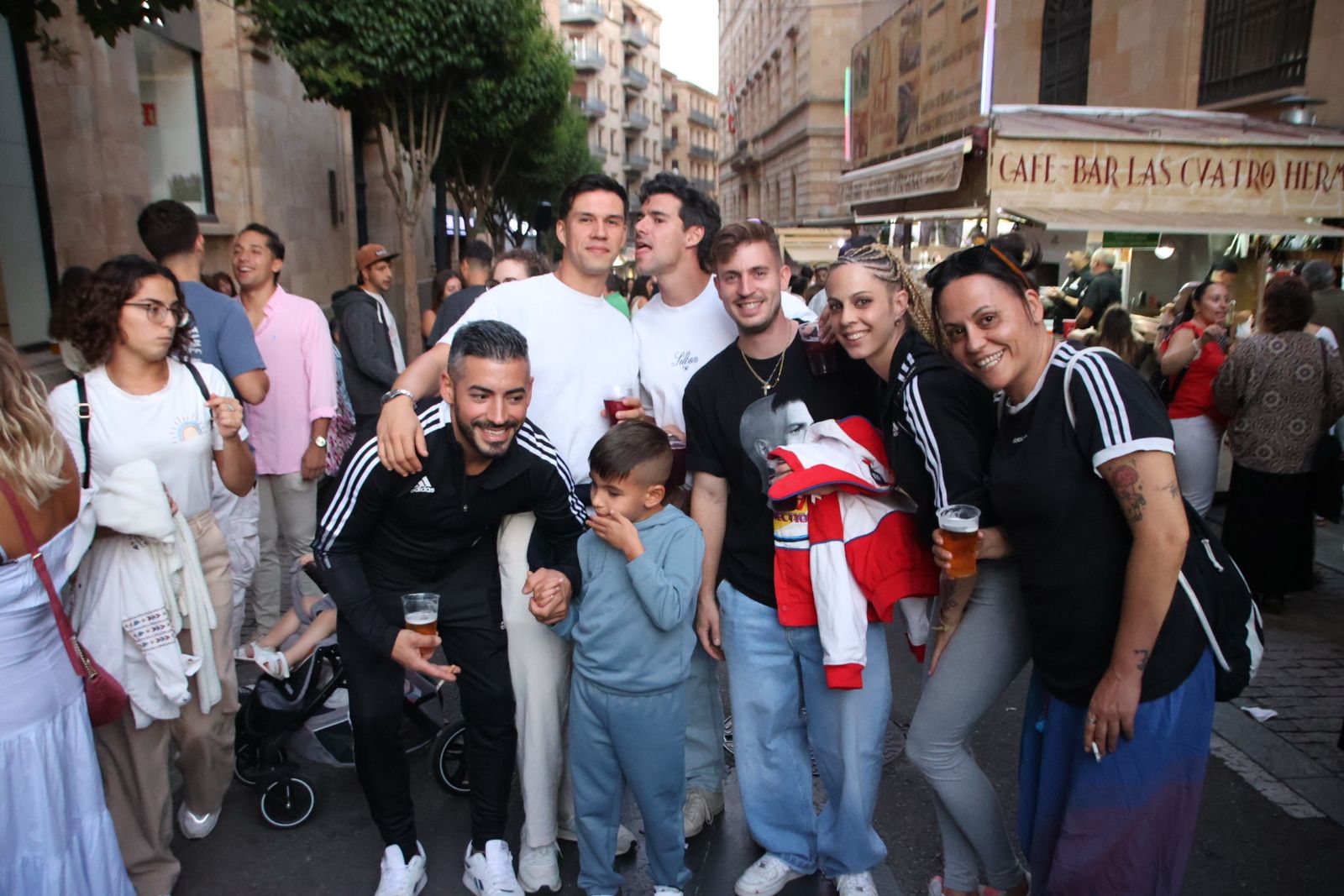 Ambiente de las casetas el  jueves por la tarde noche