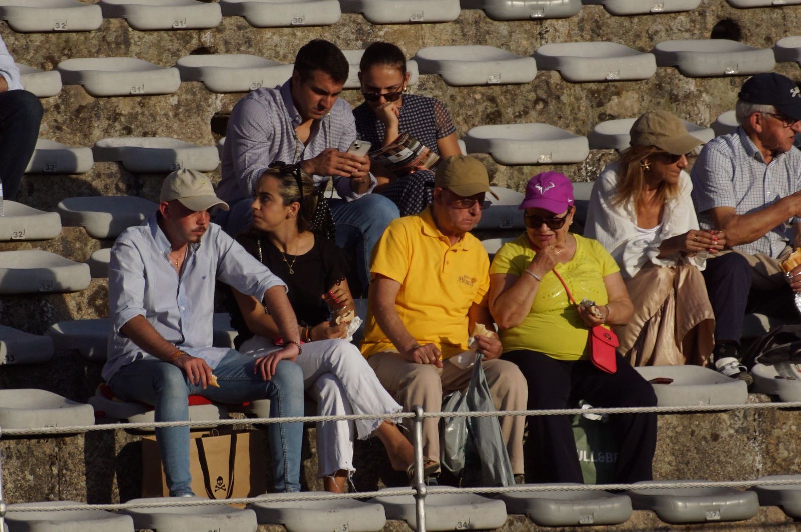 Así han vivido los salmantinos el primer festejo de la feria taurina 2025: imágenes del ambiente en los tendidos y en el patio de cuadrillas