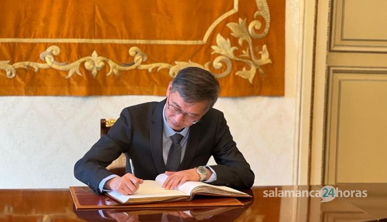 GALERÍA El embajador chino, Yao Jing visita Salamanca durante su ruta por España, 23 de noviembre de 2023. FOTOS S24H (1)