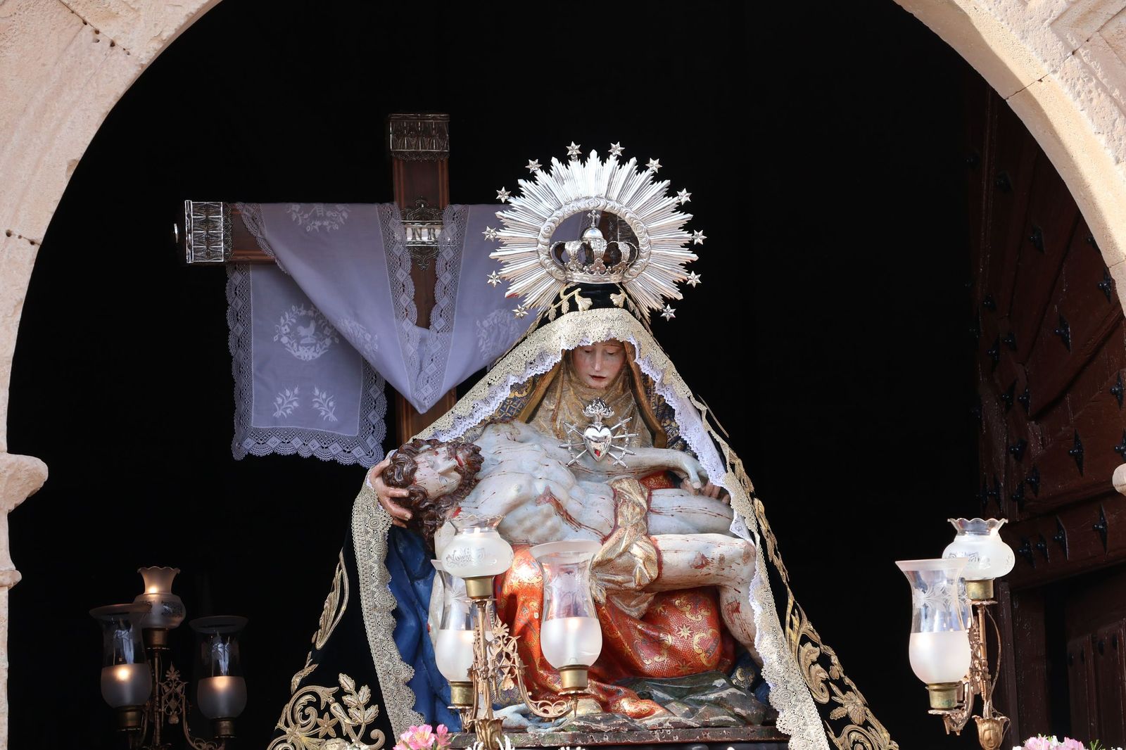 Revive las imágenes de la procesión del Santo Entierro en Fuentesaúco