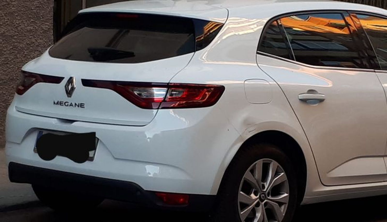 Vehículo dañado e Fray Toribio de Motolinia