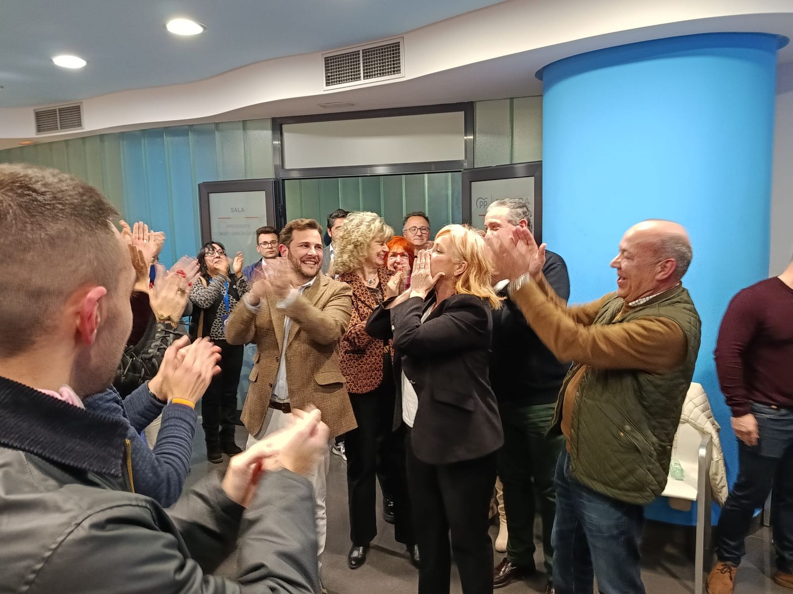 GALERÍA | Noche electoral en la sede del PP en Zamora