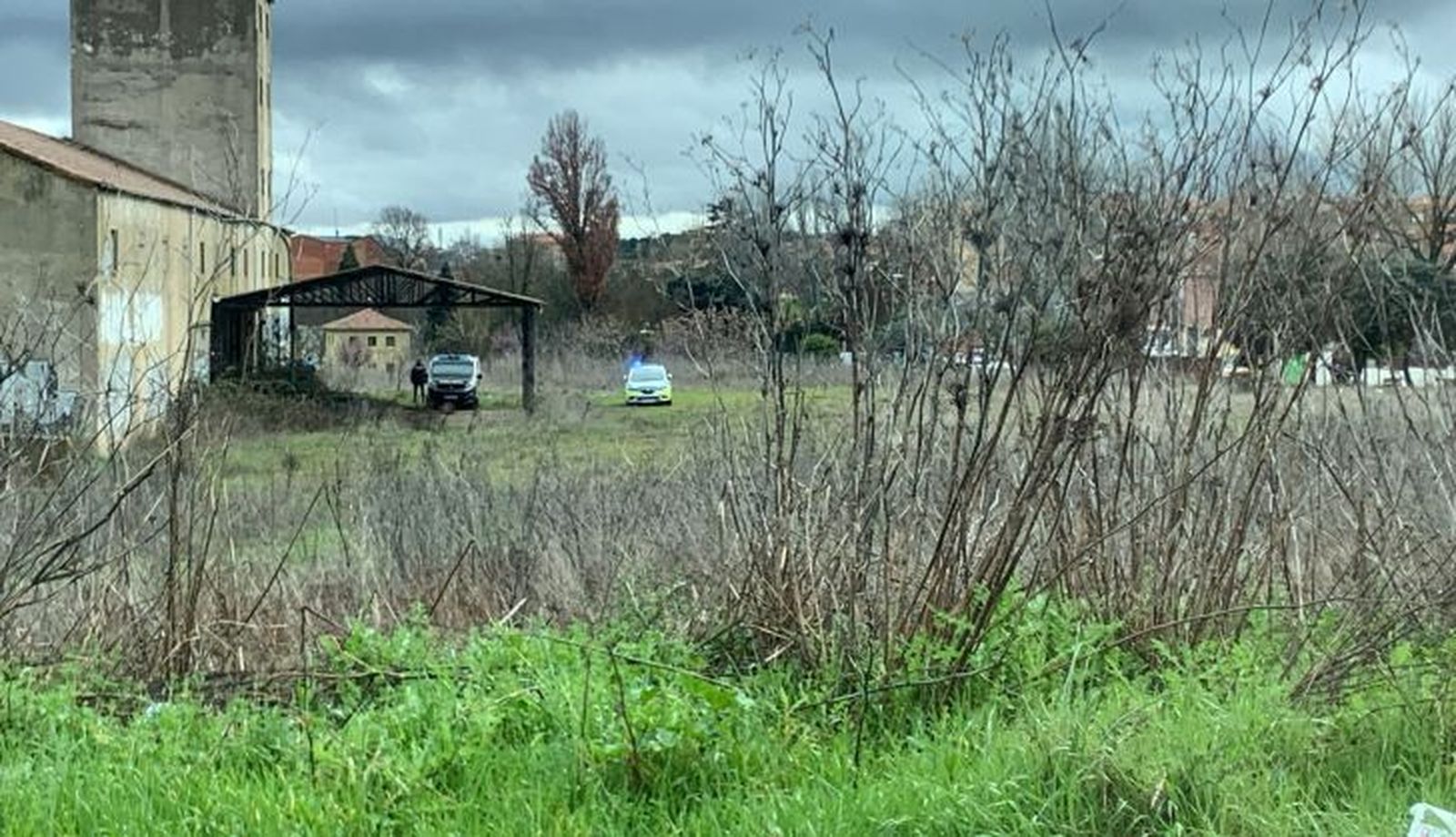 Rescate de una mujer una nave frente a las piscinas de Tejares