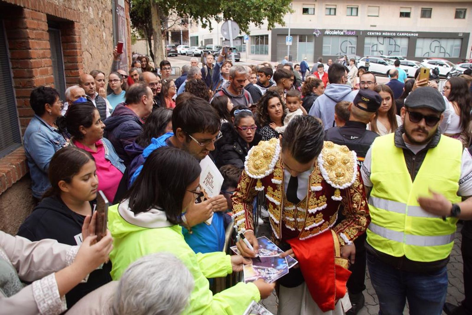 ambiente-en-el-patio-de-cuadrillas-de-la-glorieta-sabado-16-de-septiembre-30
