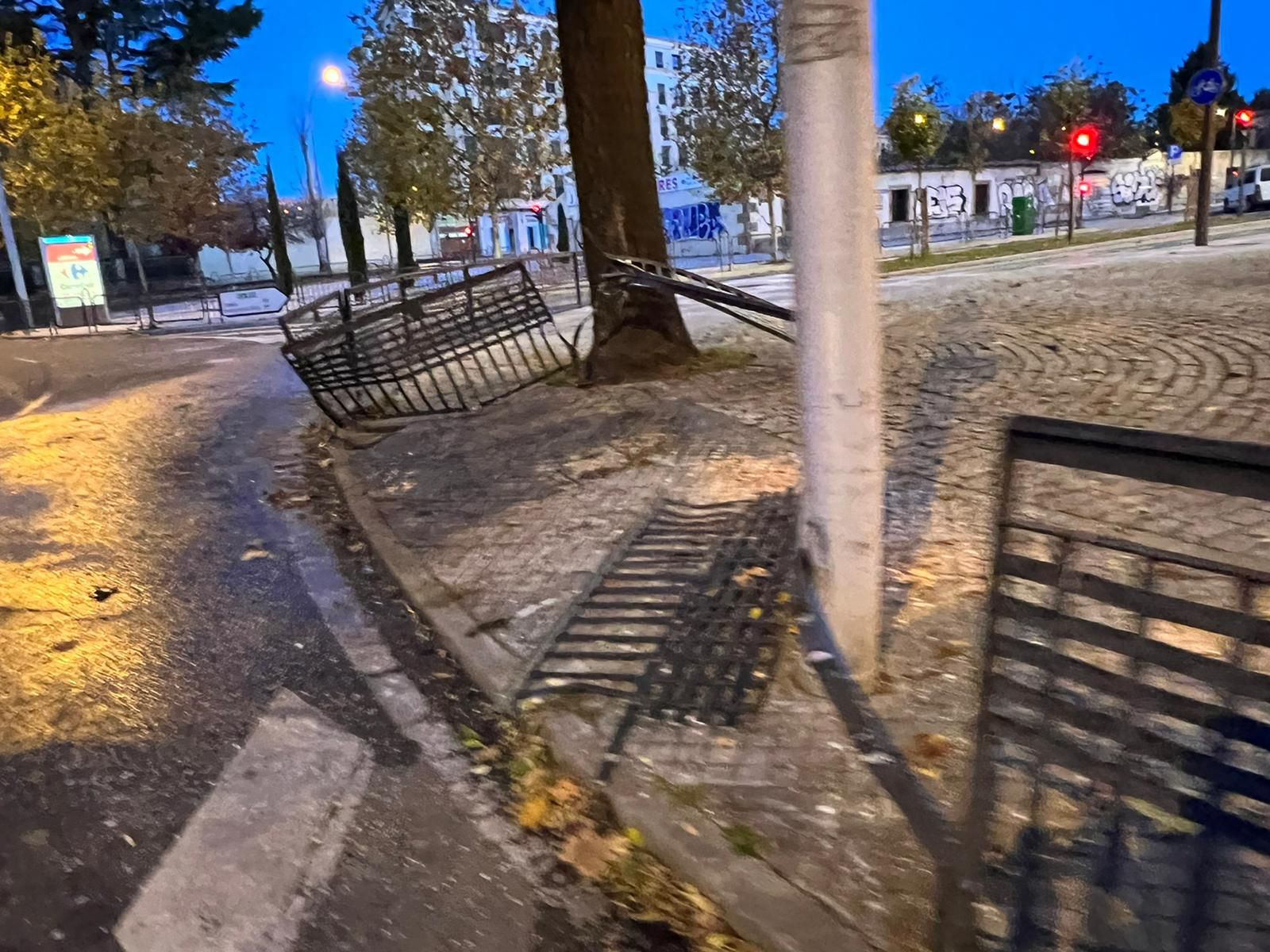 Accidente en la glorieta Santiago Martín El Viti (foto archivo)