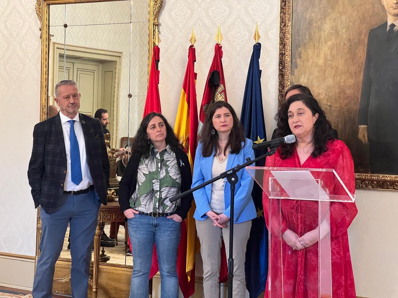 personas-con-tea-visitan-el-ayuntamiento-de-salamanca-en-el-dia-mundial-de-concienciacion-sobre-el-autismo-6