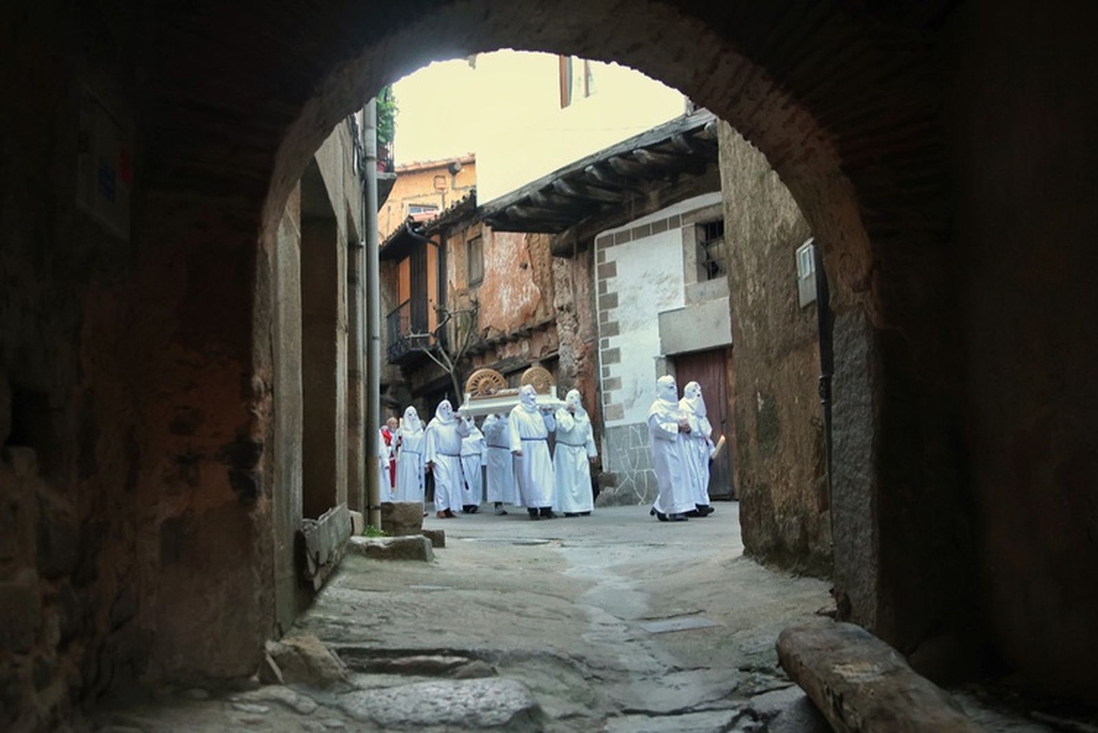 Procesión de Semana Santa en San Martín del Castañar, una tradición con más de un siglo de antigüedad que se mantiene viva generación tras generación entre los vecinos del municipio