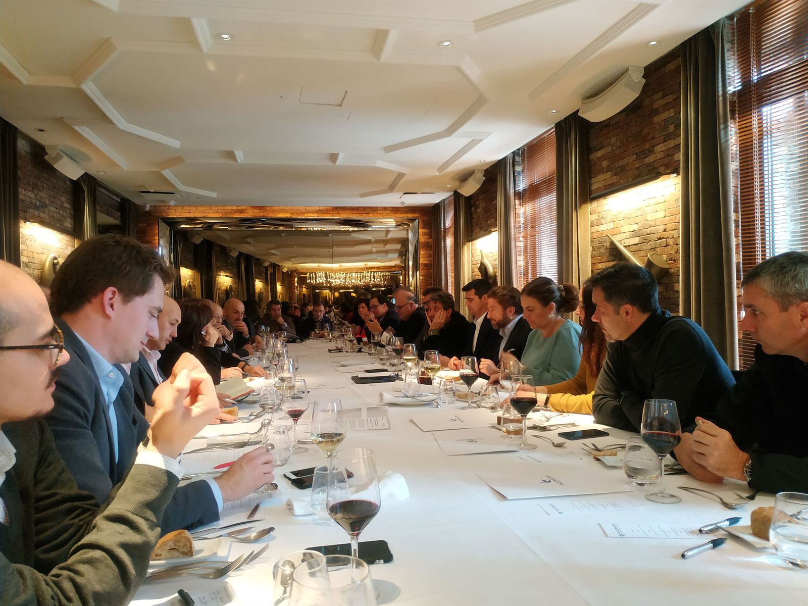 Imagen del encuentro de este martes, con Gerardo Pérez quinto a la derecha.