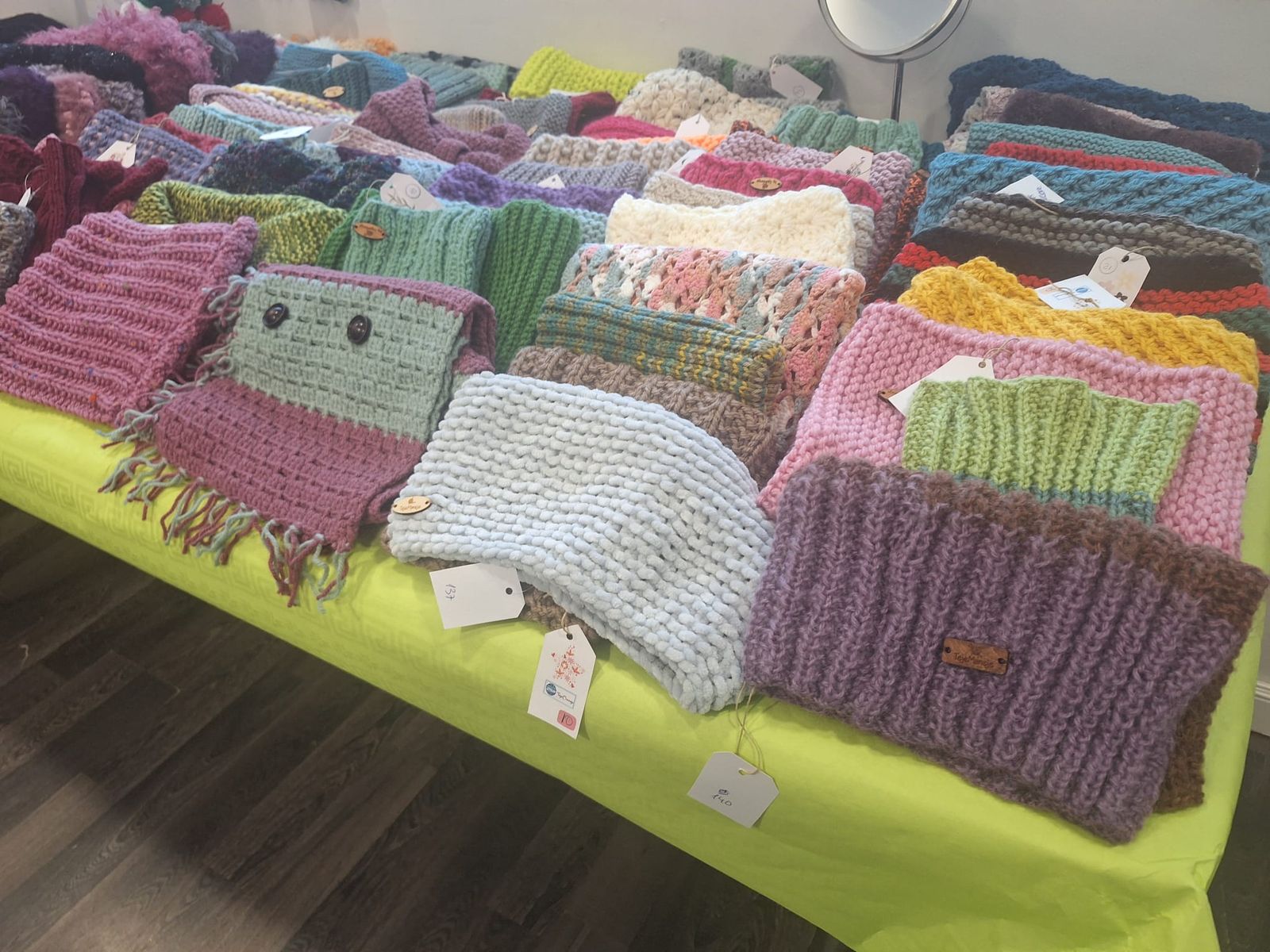 Mercadillo solidario Tejemaneje en Villamayor 2025 (2).jpeg