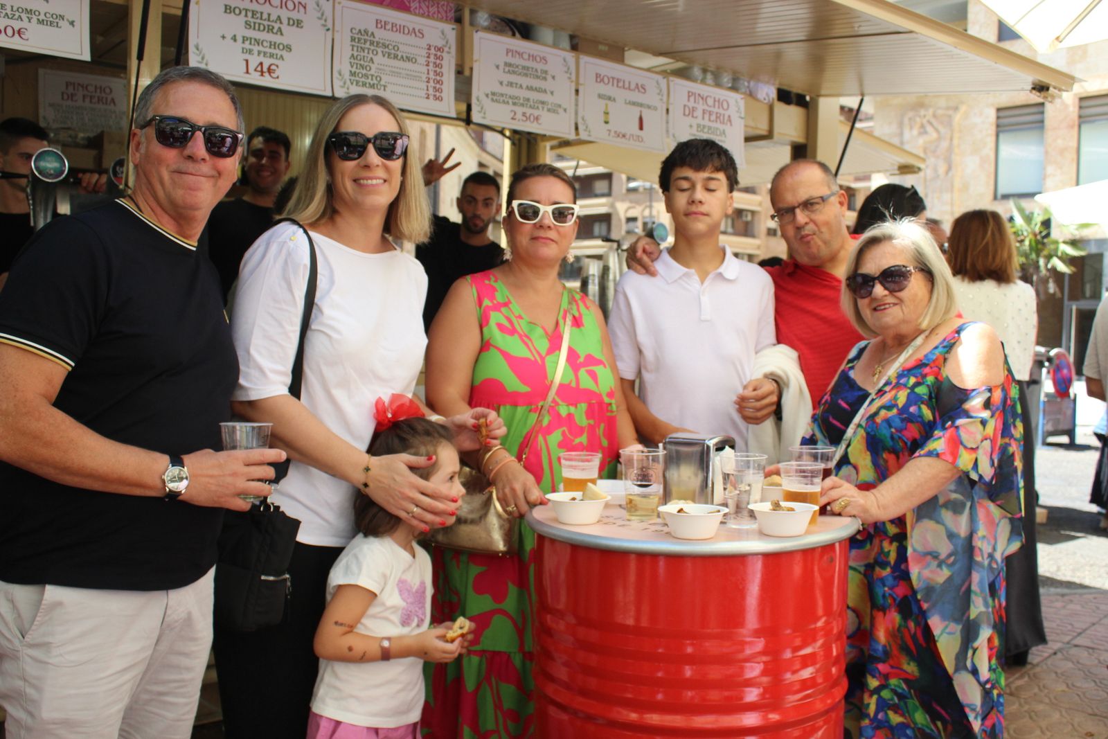 Ambiente en la Feria de Día en el mediodía de este