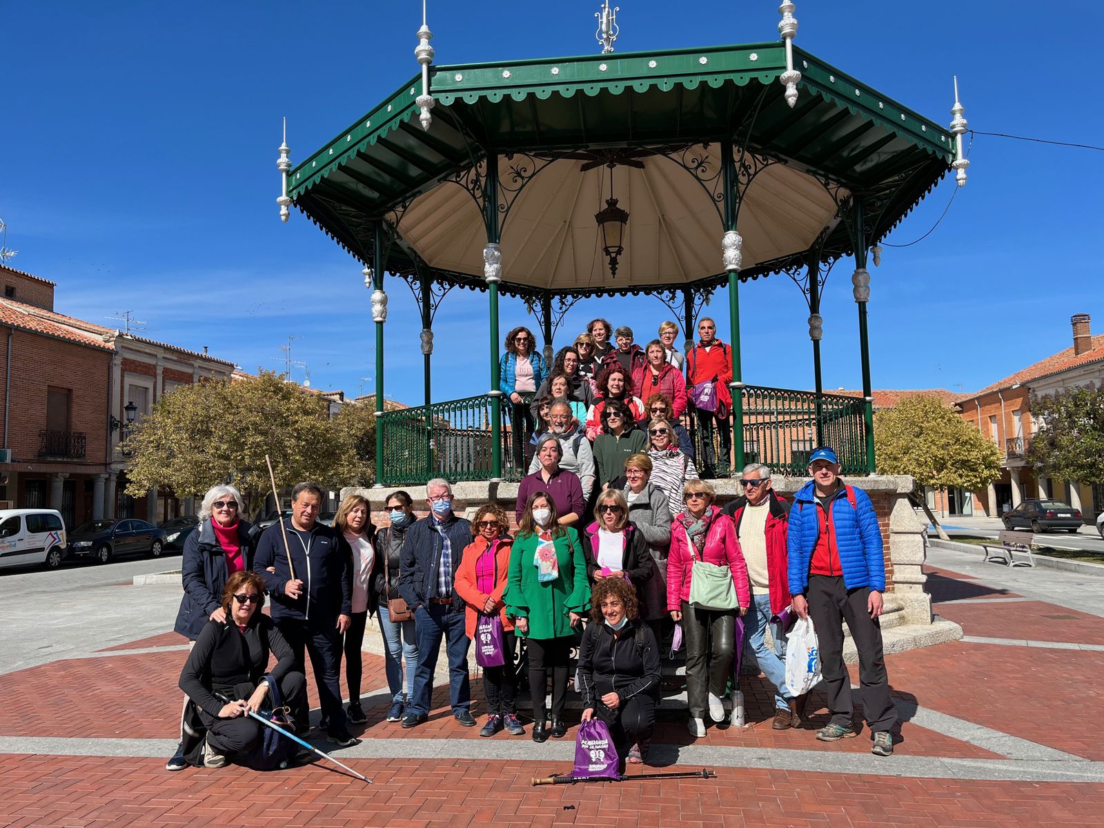 Una veintena de personas han recorrido el trayecto de la ruta de Carlos V entre Alaraz y Peñaranda