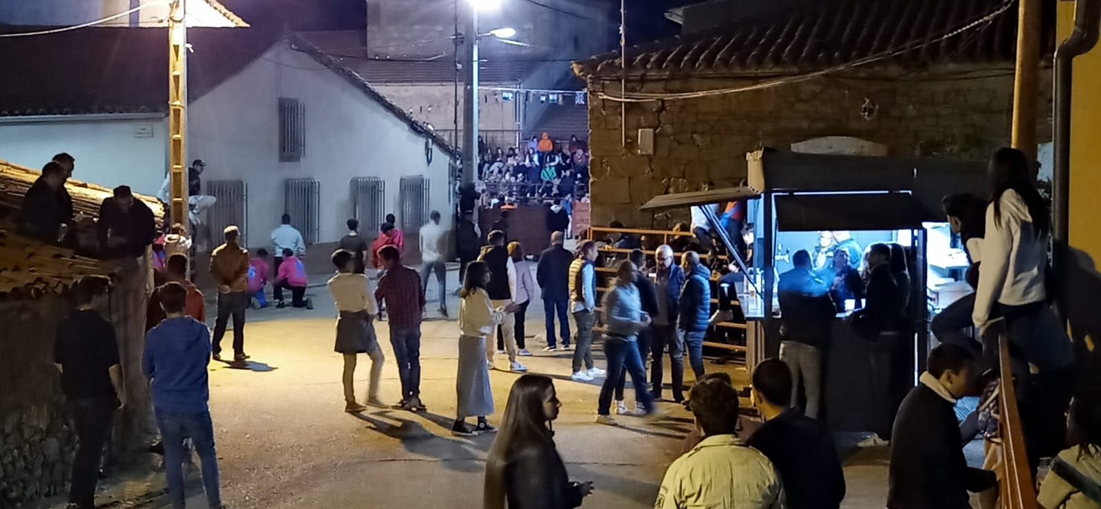 suelta-nocturna-de-vaquillas-durante-las-fiestas-patronales-de-cabrillas-10