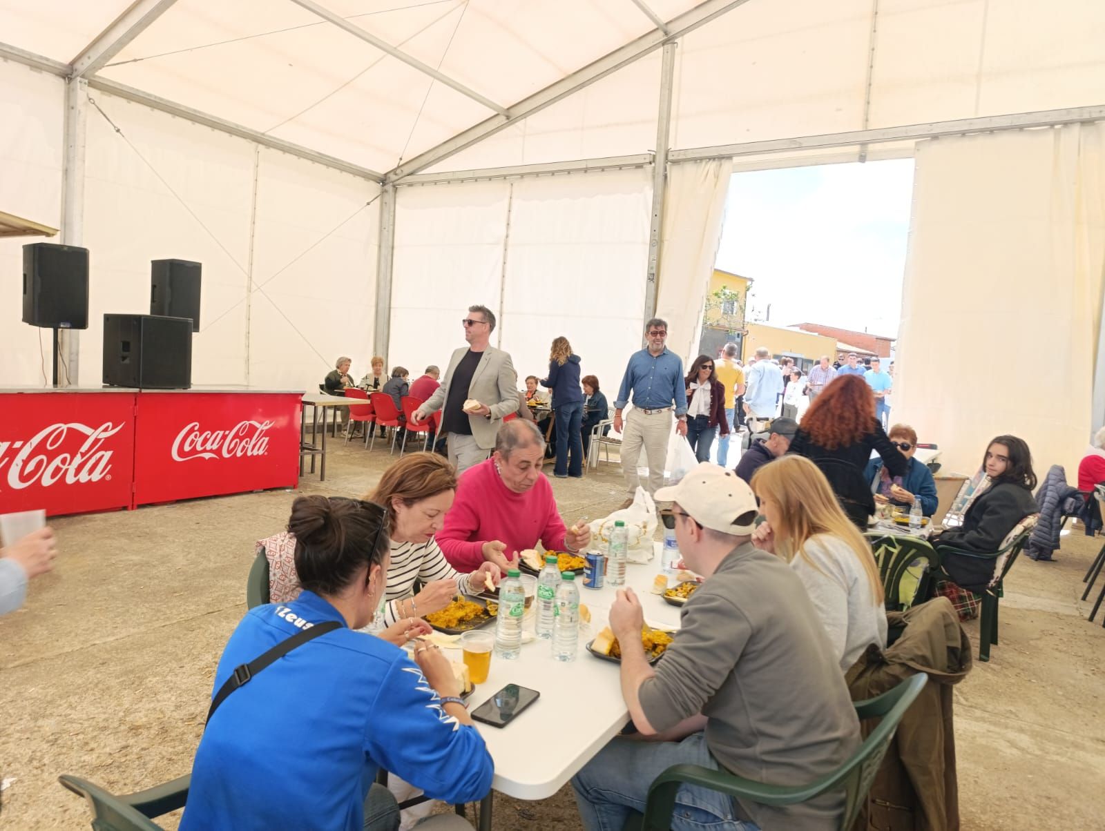 Cabrillas pone el broche a sus fiestas con una gran comida popular