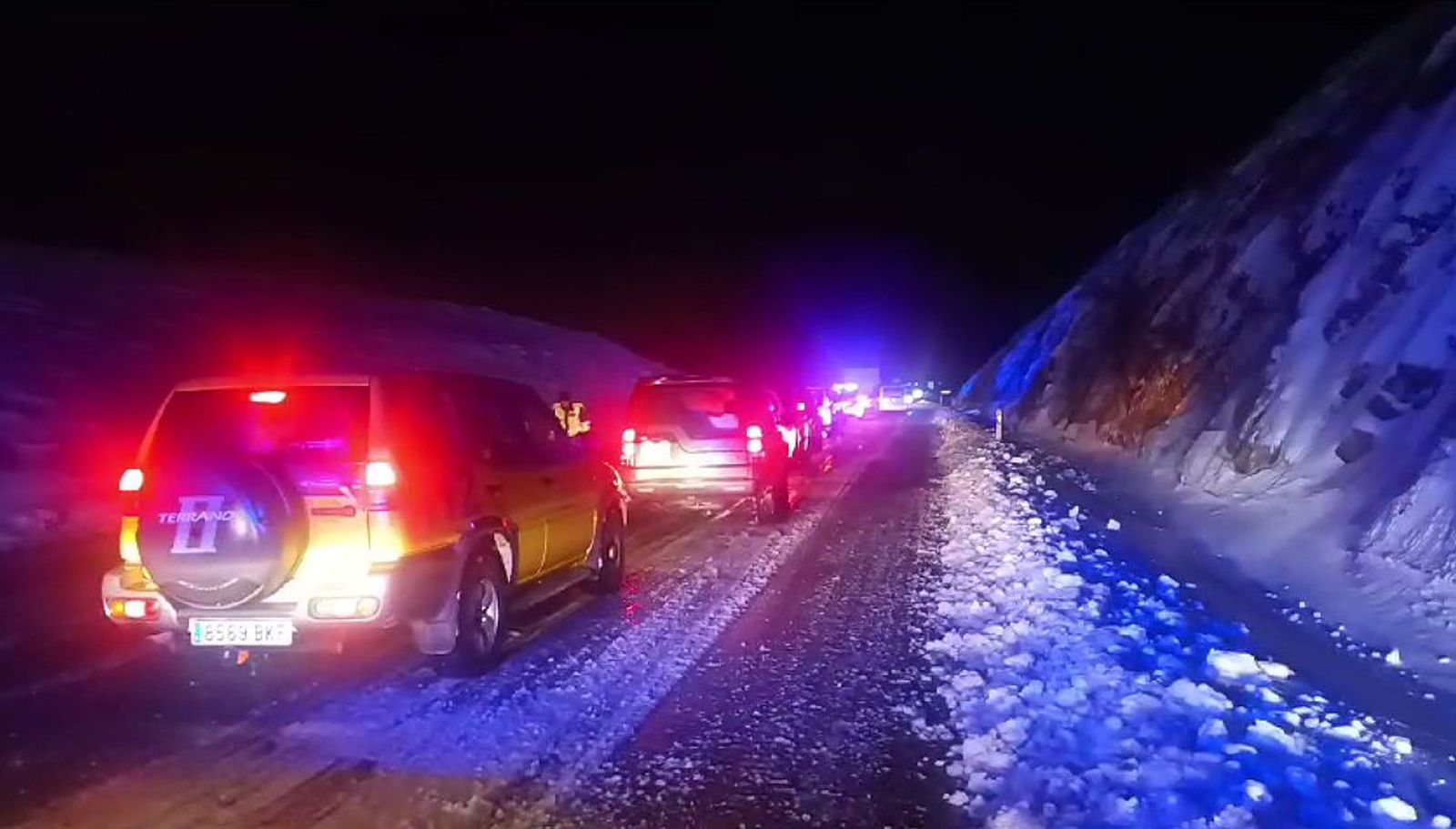 La Junta organiza en Soria un convoy para llevar a las personas atrapadas en la N-122 avituallamiento y mantas - ICAL