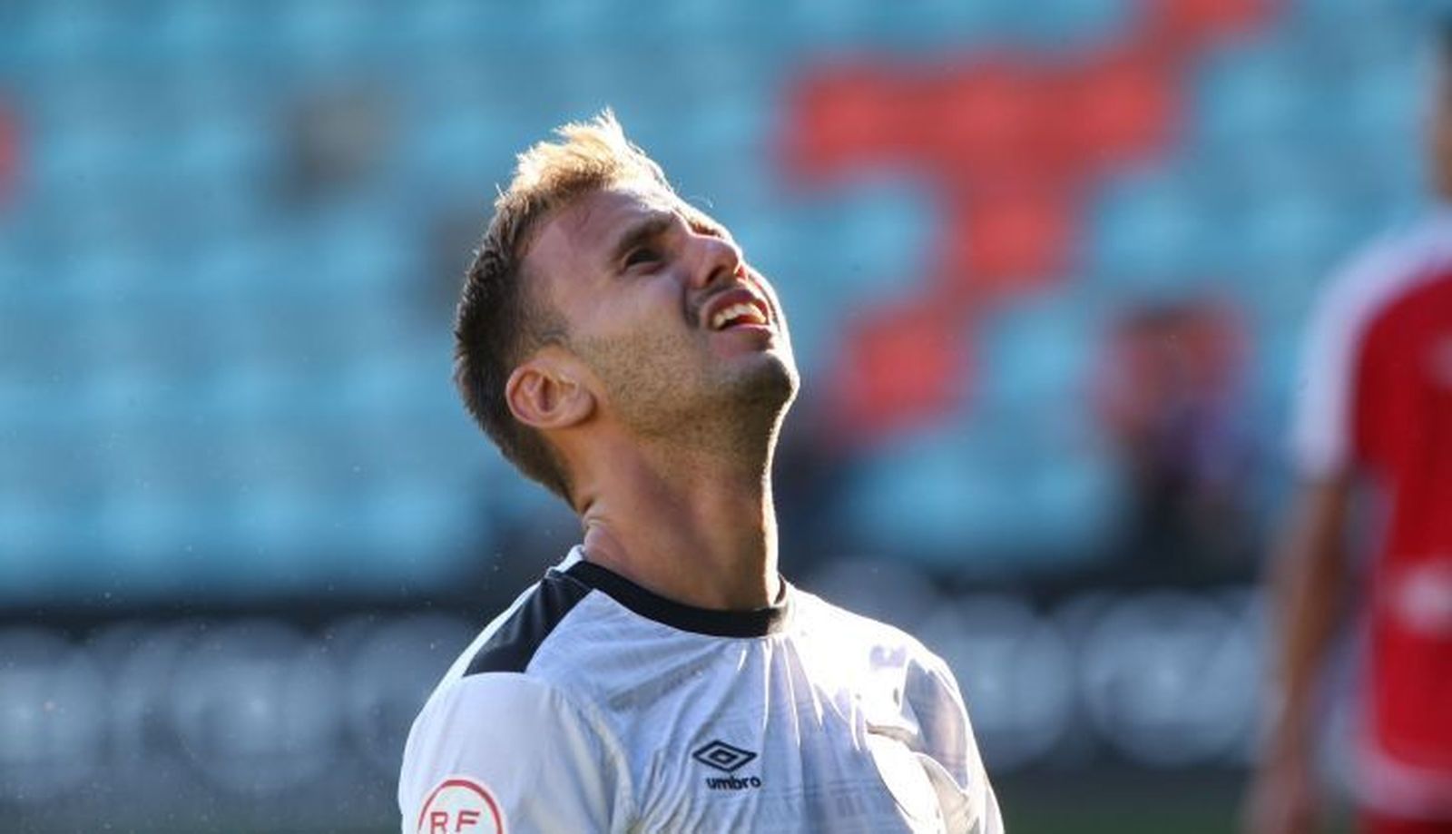 Carmona se lamenta en el Helmántico / FOTO SALAMANCA24HORAS.COM