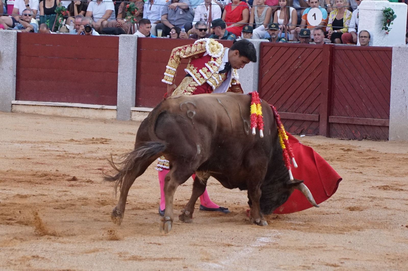 : Emilio de Justo y Diosleguarde cierran en hombros una feria de Guijuelo marcada por las despedidas de El Capea y Javier Castaño