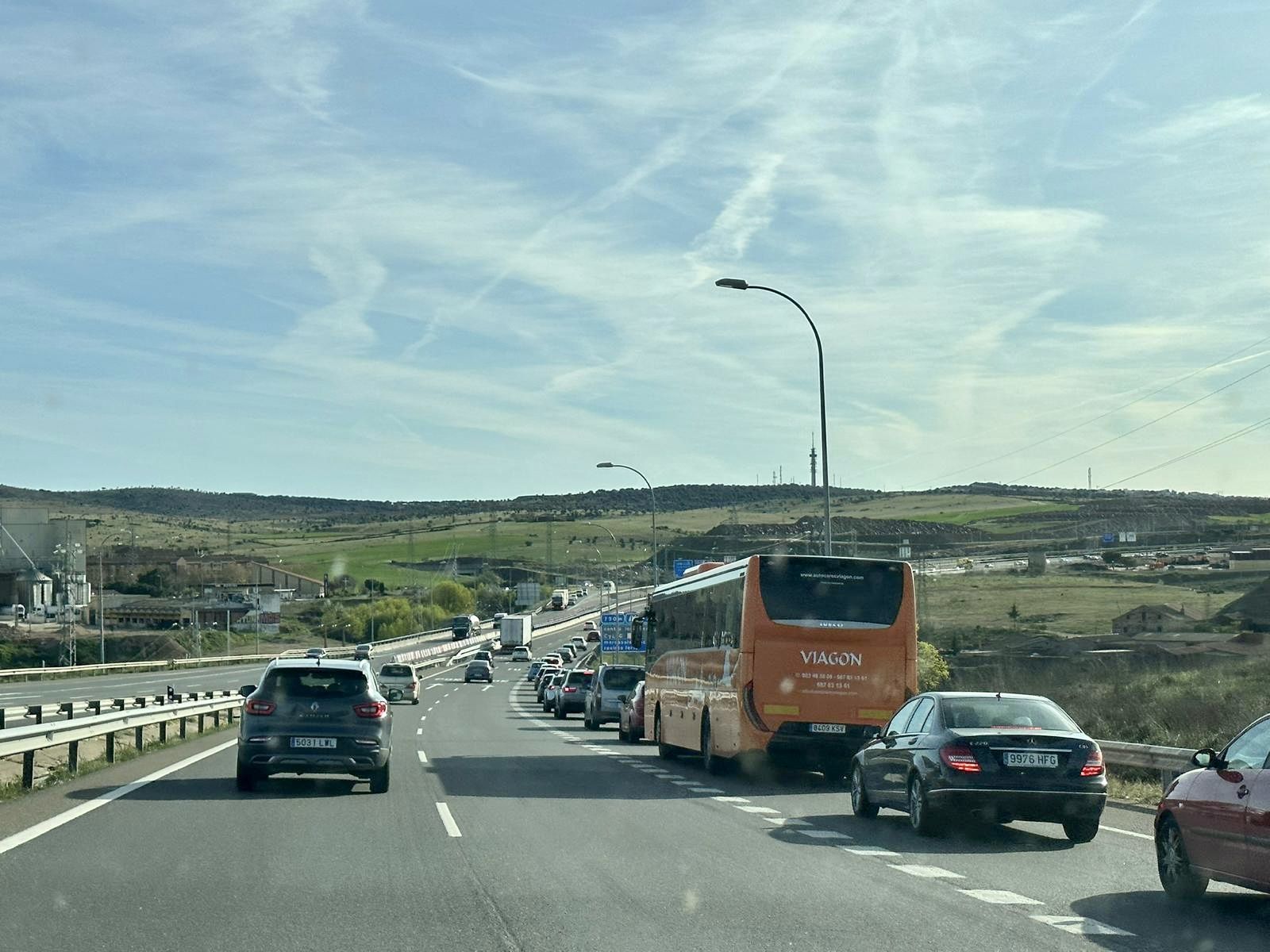 Afluencia de tráfico en las carreteras salmantinas. Foto de archivo