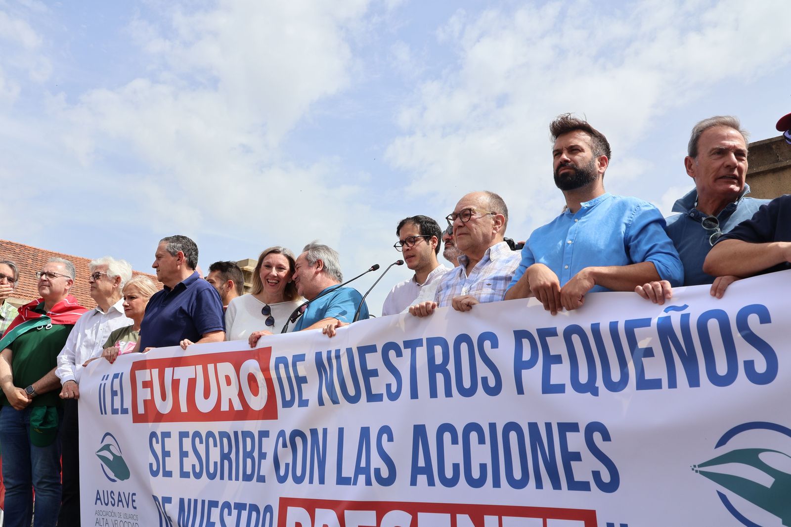 manifestacion-contra-la-perida-de-servicios-de-ave-59