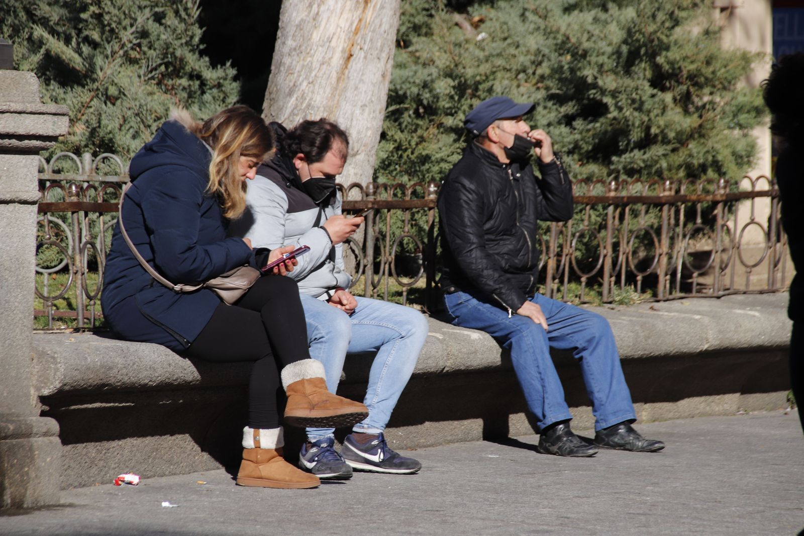 Gente tomando el sol en Salamanca