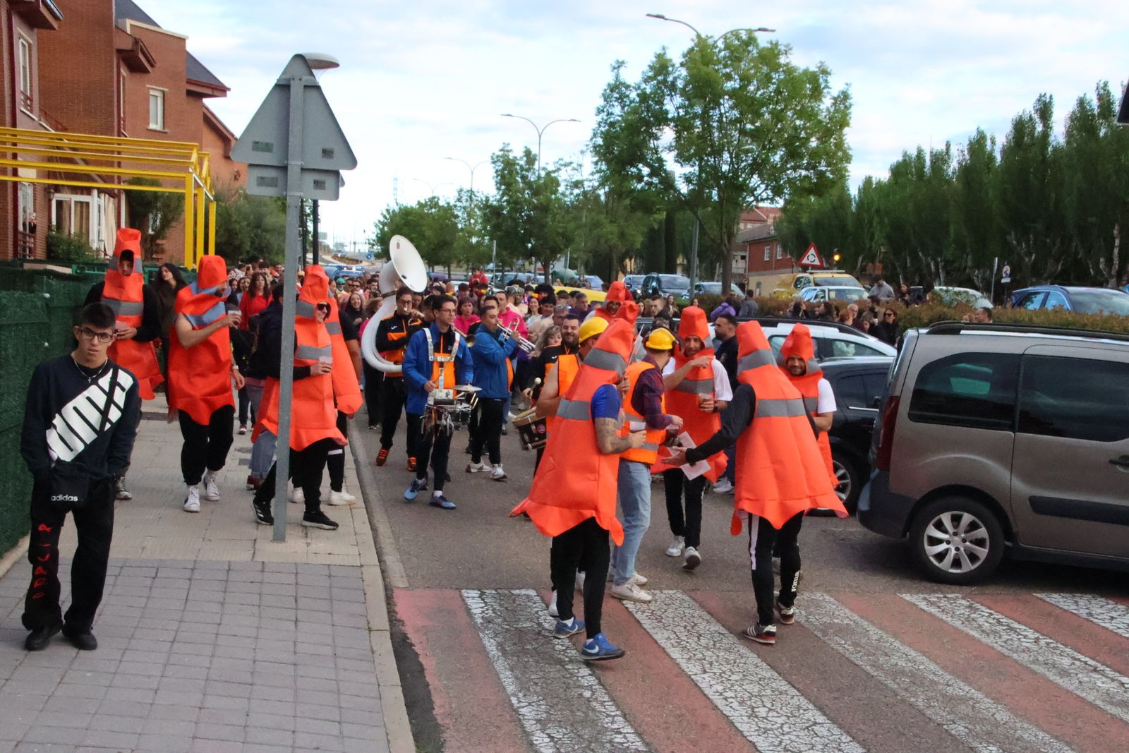  Villamayor, concentración y pasacalles de grupos y peñas