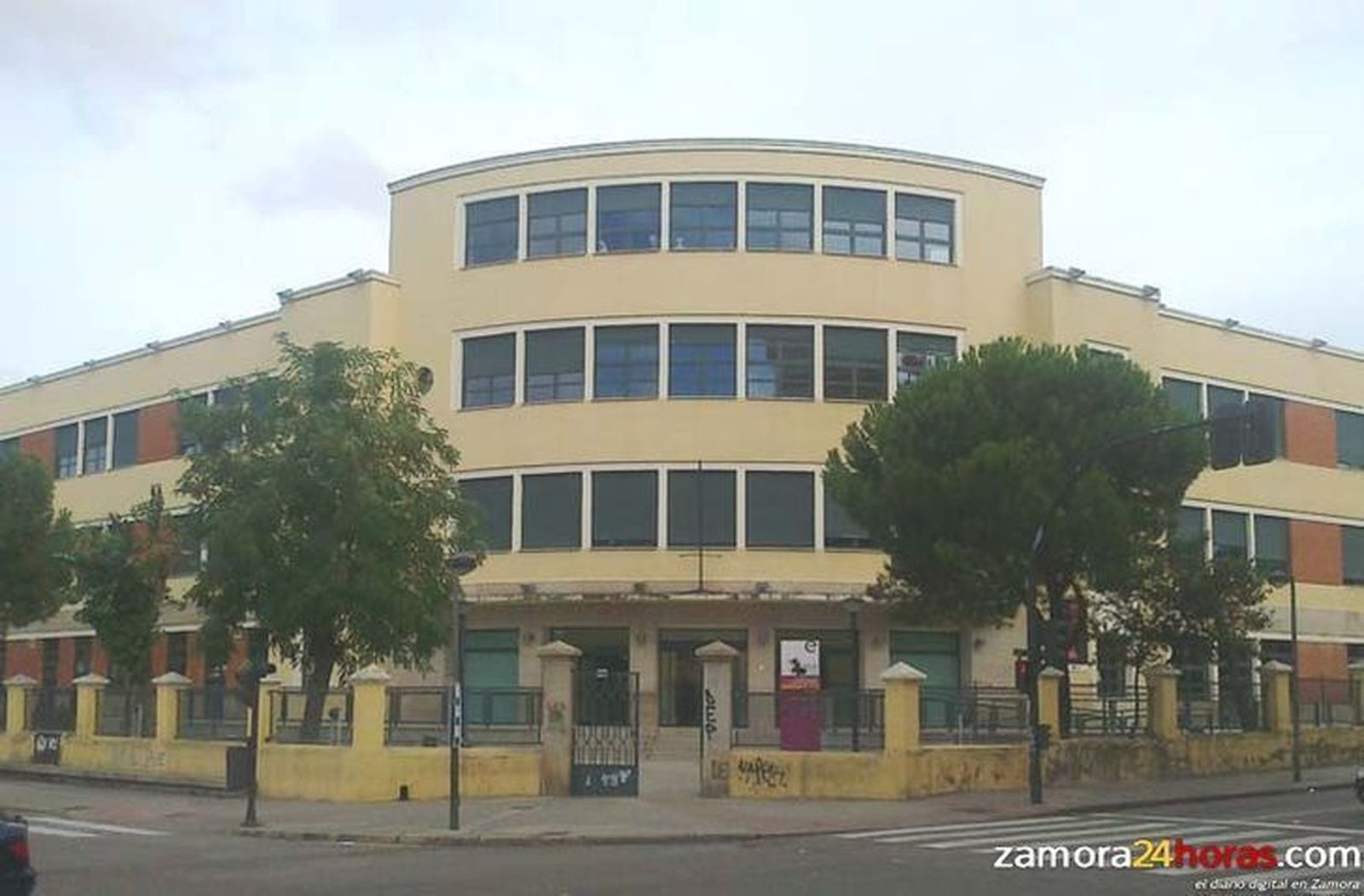 Ocho profesores de la EASD de Zamora reciben el premio 'Francisco Giner de los Ríos' a la mejora de la calidad educativa