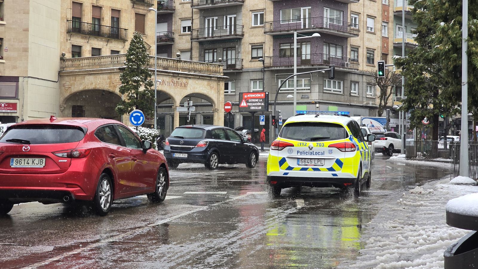 La nieve anega carreteras y tiñe de blanco Salamanca capital y provincia: imágenes de la nevada de este 28 de enero