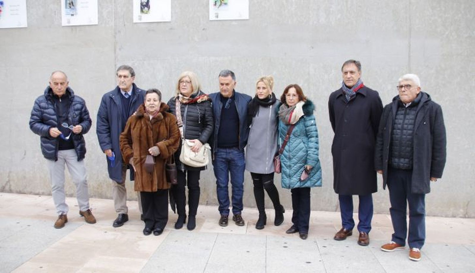 Carbayo, descubre una placa en homenaje al futbolista olímpico Ángel González Castaño.