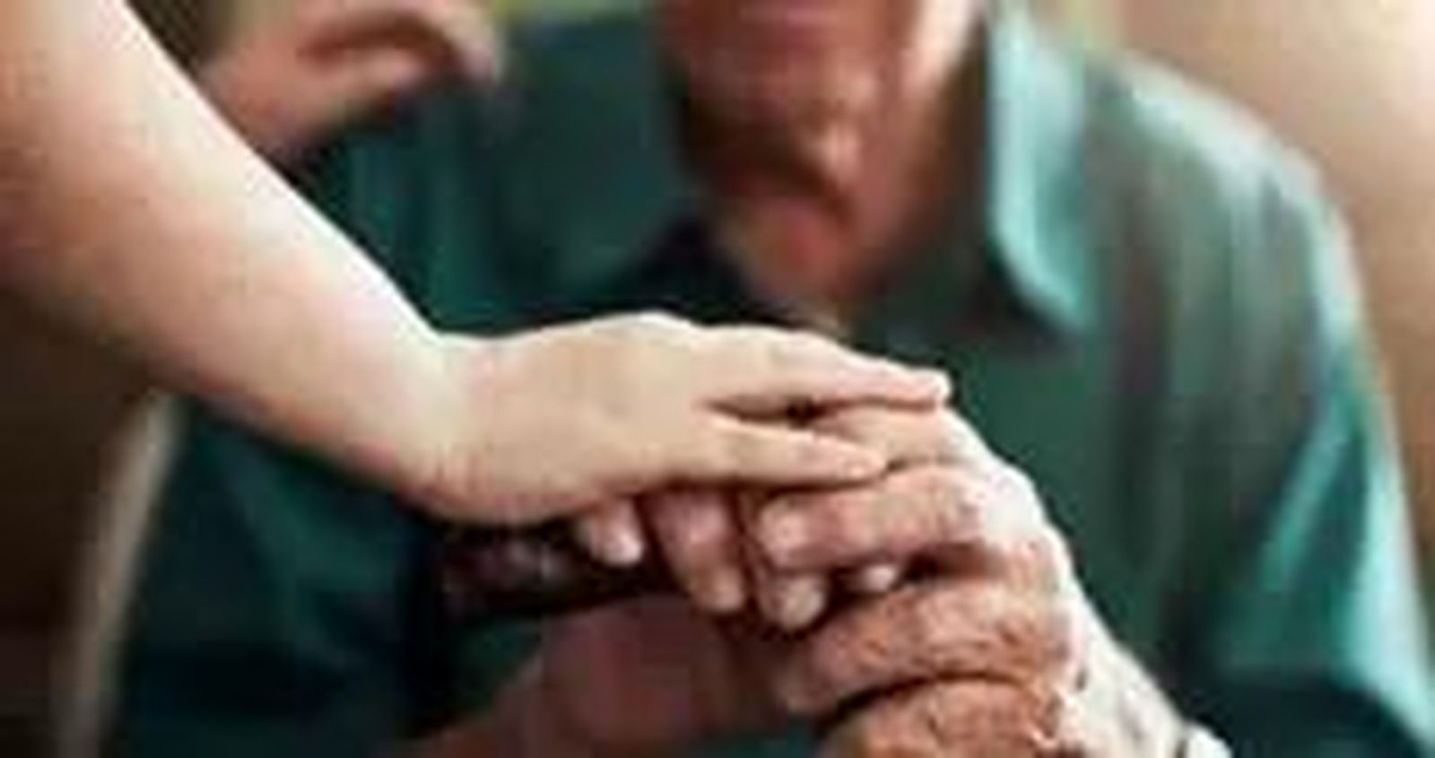 Archivo - Anciano y cuidadora, dependencia. Bastón, perosona mayor. - GETTY IMAGES/ISTOCKPHOTO / YURI ARCURS PEOPLEIMAGE