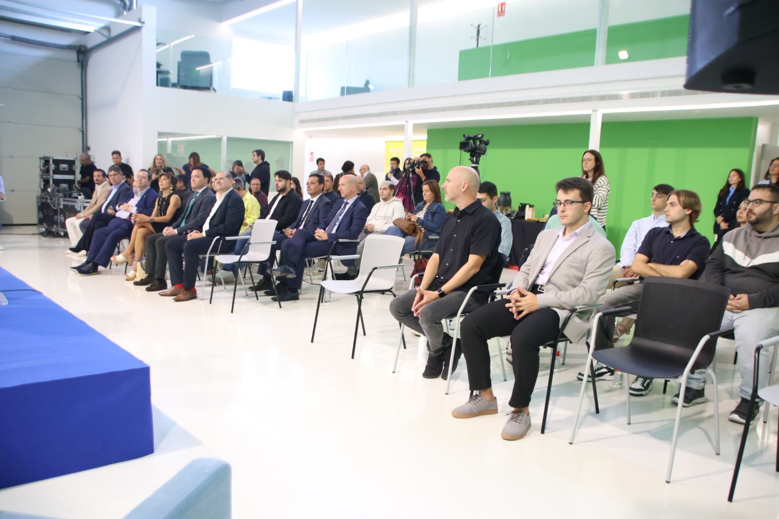 El alcalde de Salamanca, Carlos García Carbayo, y el CEO de Stemia, Juan Manuel Barrionuevo, presentan el inicio de la actividad de esta empresa en Salamanca