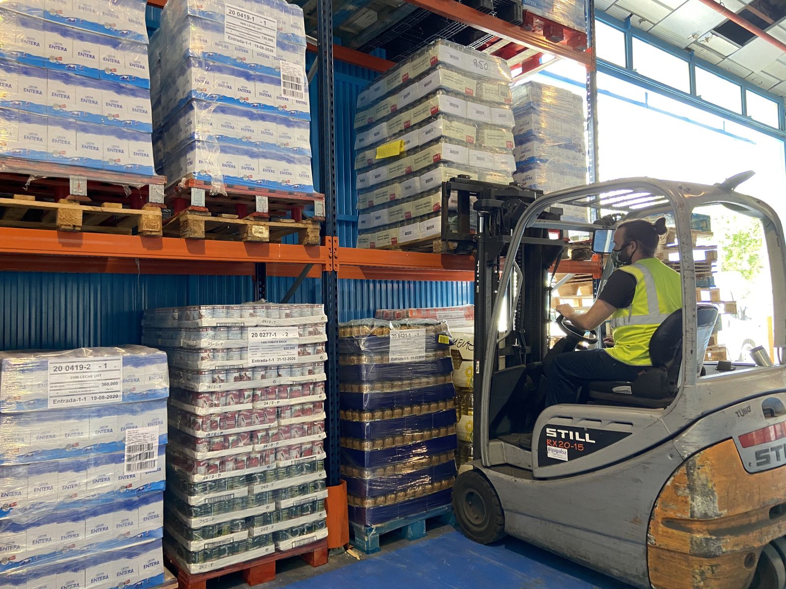 Uno de los almacenes del Banco de Alimentos