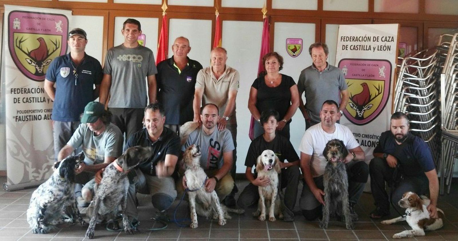 Los cazadores concluyen la formación junto a su perro de muestra para practicar una caza más responsable 