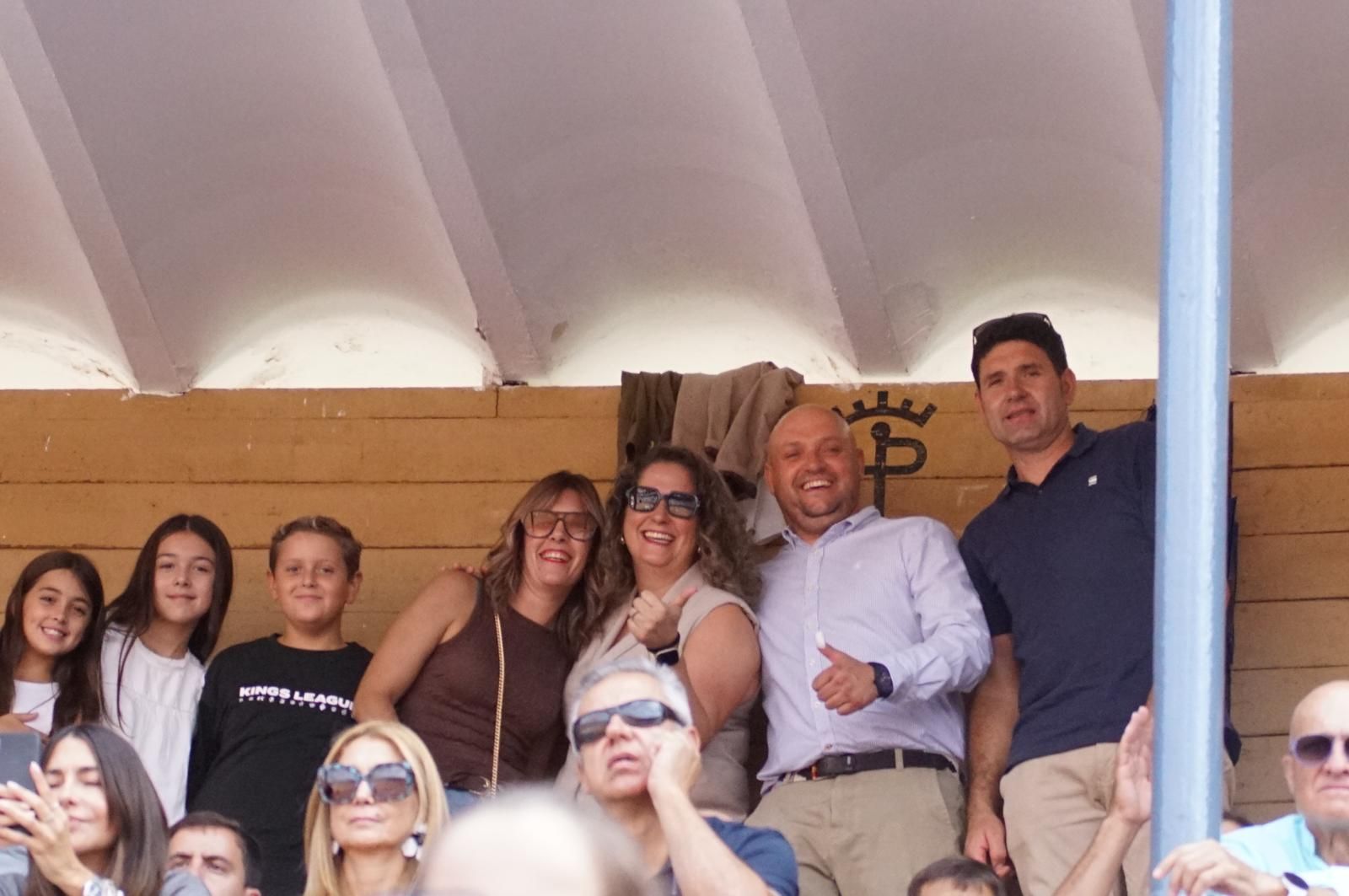 Expectación por ver los caballos de rejoneo en La Glorieta: imágenes del ambiente en los tendidos y en el patio de cuadrillas